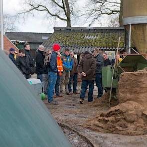 Om het natuurgras geschikt te maken voor gebruik in de vergister maakt Prinsen het product fijn door middel van een schredder. Bij een jaarlijkse doorvoer van 2.800 ton product (mest + natuurgras) ligt de gemiddelde verblijftijd rond de 104 dagen. Door de