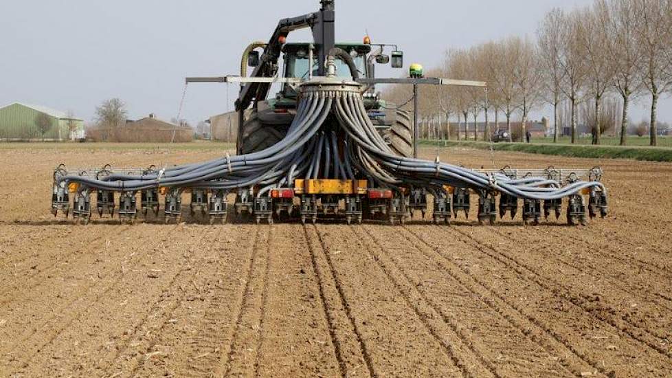 Bij gebruik van alle secties kan de bemester op grasland worden ingezet. Op maïsland worden 13 van de 25 secties uitgeschakeld. Volgens Herre Bartlema van het netwerkorganisatie Smartfertilization hoeft er in plaats van 40 kuub maar 25 kuub drijfmest per