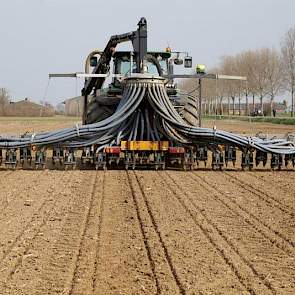 Bij gebruik van alle secties kan de bemester op grasland worden ingezet. Op maïsland worden 13 van de 25 secties uitgeschakeld. Volgens Herre Bartlema van het netwerkorganisatie Smartfertilization hoeft er in plaats van 40 kuub maar 25 kuub drijfmest per