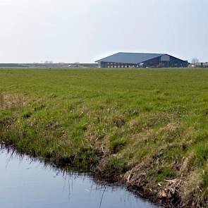 Rombou bouwde de stal in Zwartsluis. Kijk voor meer informatie op de site: www.rombou.nl