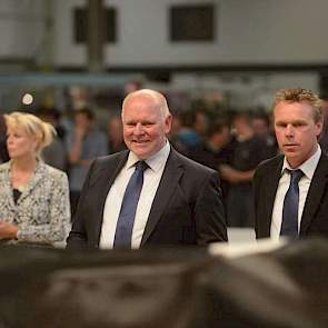 Na de dochtergroependemonstratie ging de individuele keuring verder met de oudere koeien. Jos Knoef en Anne Kalsbeek waren de juryleden bij zwartbont.