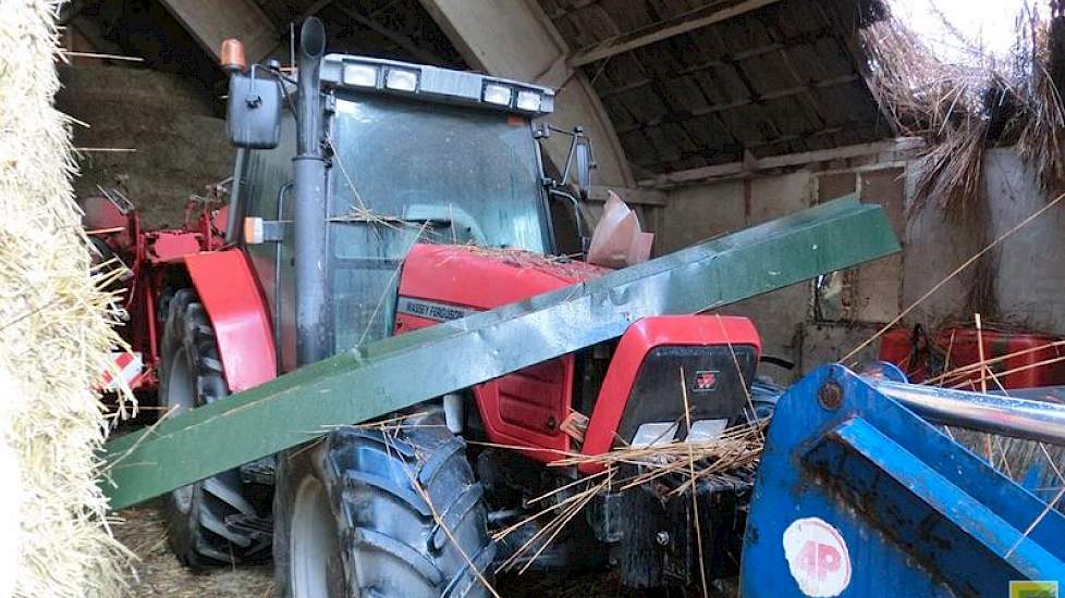 De machines in de schuur bleven niet onbeschadigd.