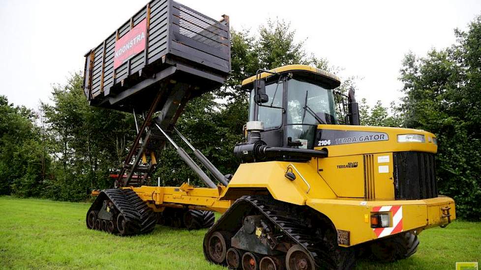 Loonbedrijf Koonstra uit Balkbrug (OV) liet een zelfrijdende kiper op rups zien. Deze werd niet gedemonstreerd. De machine wordt vooral ingezet in de maïs, op moeilijk begaanbare percelen. Sommige aanwezige veehouders waren van mening dat wanneer dergelij