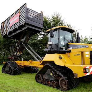 Loonbedrijf Koonstra uit Balkbrug (OV) liet een zelfrijdende kiper op rups zien. Deze werd niet gedemonstreerd. De machine wordt vooral ingezet in de maïs, op moeilijk begaanbare percelen. Sommige aanwezige veehouders waren van mening dat wanneer dergelij