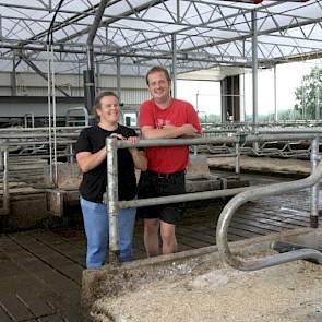 Uiteindelijk willen de melkveehouders in Markelo, op de grens van Overijssel en Gelderland, waar de koeien weiden, toe naar 140 melkkoeien. Op vrijdag 18 september houden de ondernemers open dag. Van 12:30 tot 17:00 kunnen belangstellenden terecht aan de