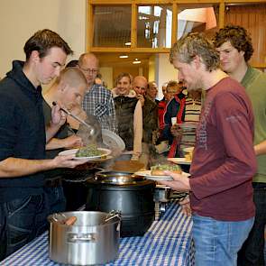 Tussen de middag stond er een stamppotbuffet op het menu.