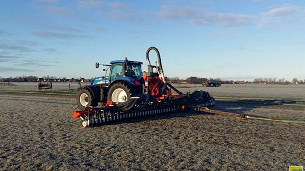 'Sommige boeren moeten wat omdat ze de put vol hebben en daarom zijn we met de sleepslangbemester aan de gang. De meeste veehouders zullen echter niet voor maart hun mest uit laten rijden', aldus Attema.