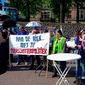 De DDB wil geen interventieregeling voor zuivel, waarbij de overschotten boven de markt blijven hangen. De bond wil een regeling waarbij melkveehouders die vrijwillig hun melkproductie inperken, gecompenseerd worden.