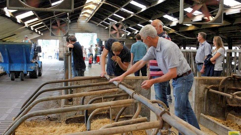 De demonstratie werd georganiseerd door VVB Leusden/Woudenberg en omstreken. Melkveehouder Kees de Kruif  uit Woudenberg, één van de bestuursleden van de boerenvereniging, stelde daarvoor zijn bedrijf beschikbaar. In totaal kwamen er ruim 70 geïnteresseer