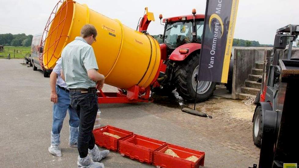 Schothorst Agri, leverancier van de Distrimix mestscheider, scheidde voor deze gelegenheid wat drijfmest op het bedrijf van De Kruif.