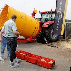 Schothorst Agri, leverancier van de Distrimix mestscheider, scheidde voor deze gelegenheid wat drijfmest op het bedrijf van De Kruif.