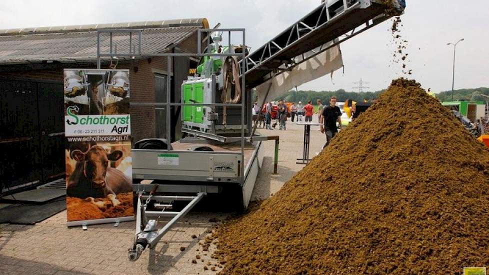 Schothorst Agri, leverancier van de Distrimix mestscheider, scheidde voor deze gelegenheid wat drijfmest op het bedrijf van De Kruif.