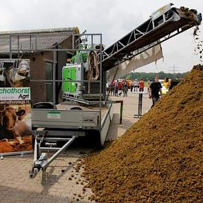 Schothorst Agri, leverancier van de Distrimix mestscheider, scheidde voor deze gelegenheid wat drijfmest op het bedrijf van De Kruif.