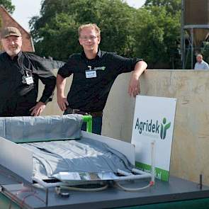 Bij de workshop van Agridek, die door de ondernemers Jan Sake en Hotze Bosch uit het Friese Swichum wordt gerund, kregen veehouders uitleg over het automatische afdeksysteem dat het bedrijf ontwikkelde. Jan Sake Bosch deponeerde de stelling dat een sleufs