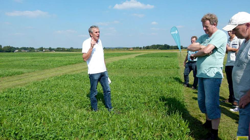 De proef bestaat uit stroken met verschillende mengsels waar deels 120 en deels 240 kilo zuivere stikstof aan is toegevoegd. Elke proef wordt vier keer herhaald. Volgend jaar komen de definitieve resultaten beschikbaar, maar Bles weet alvast te vertellen