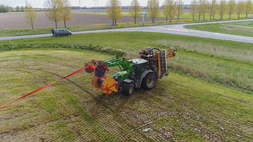 Sleepslangbemesten vanuit de lucht - www.melkvee.nl