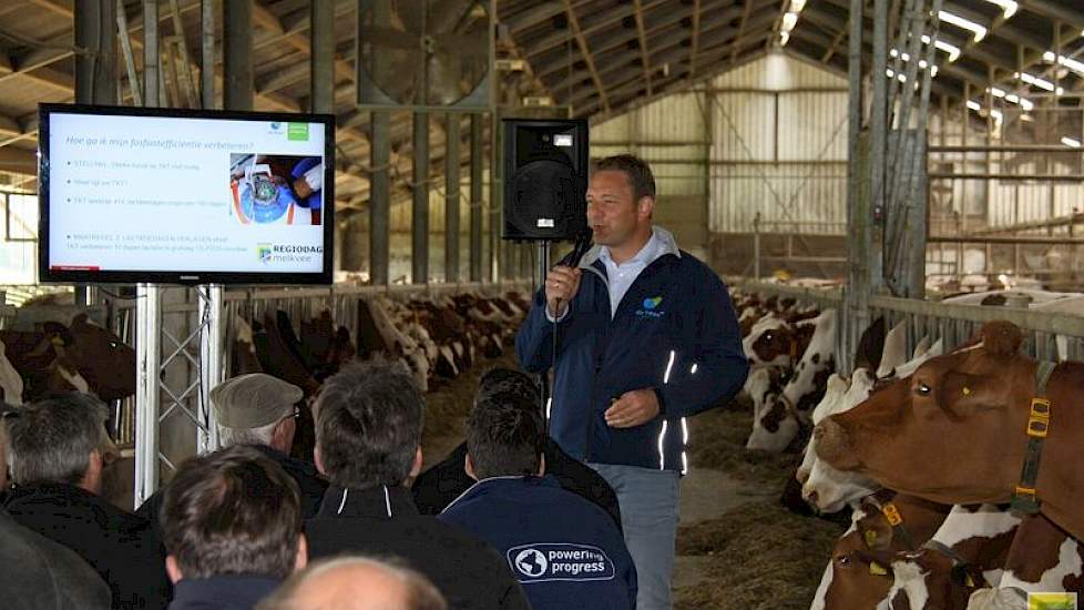 Edwin van Werven van De Heus gaf tips over fosfaatefficiëntie. De beste veehouders produceren tot wel drie keer zoveel melk met een kilo fosfaat als het ondereind.