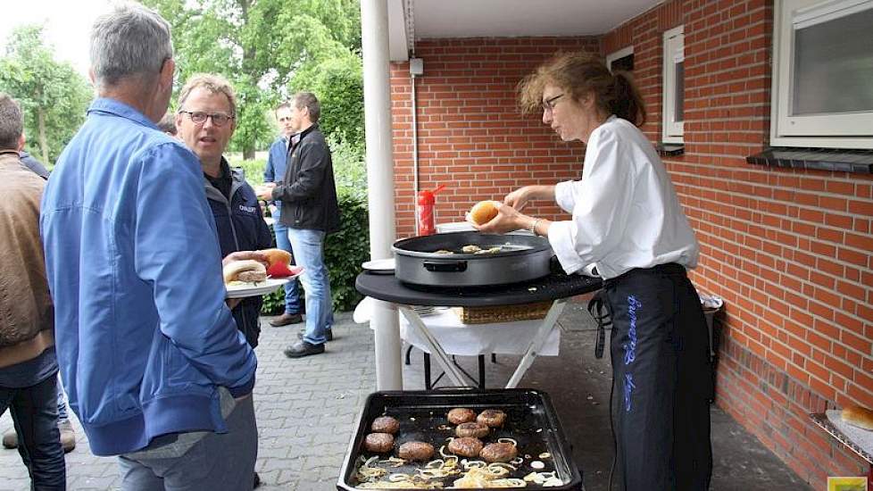 In de middagpauze konden de aanwezigen onder het genot van een hamburger en een kom soep bijpraten. Daarna trapten Niek Konijn en Bart Kistemaker af met een tips en uitleg over de kringloopwijzer.