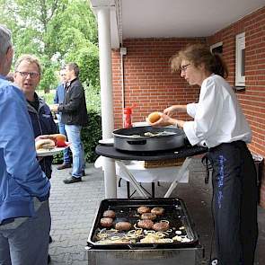 In de middagpauze konden de aanwezigen onder het genot van een hamburger en een kom soep bijpraten. Daarna trapten Niek Konijn en Bart Kistemaker af met een tips en uitleg over de kringloopwijzer.