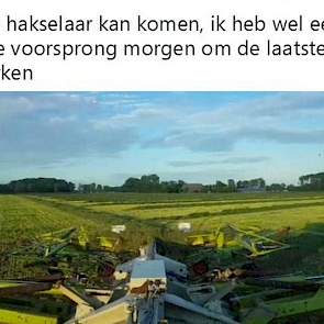 Thomas Dijkstra uit het Groningse Hogeland kan de hakselaar goed voor blijven.