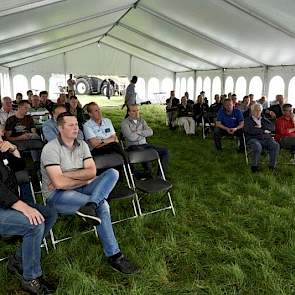 Van Dongen vertelde de aanwezige veehouders dat zij er rekening mee moeten houden dat er een verplichting komt om het vanggewas voor 21 september in te zaaien. Van Dongen: 'Het ministerie van Economische Zaken denkt puur vanuit de opname van stikstof door