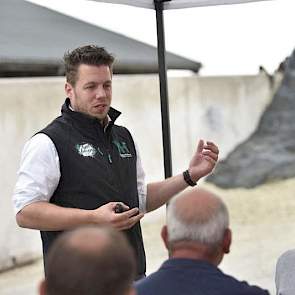 Mais telen zonder kunstmest? Volgens Harrald Helmers van VisscherHolland is dit mogelijk met het toepassen van Mycorrhiza. Deze schimmels zijn zelfs in staat om elementen uit gesteente  los te maken. De draden die deze schimmels vormen, gaan meters diep.