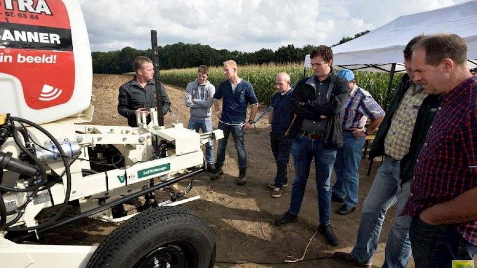 Na de centrale lezing werd de groep opgedeeld en volgde een aantal workshops. Loonwerker Harry Koonstra uit Balkbrug (OV), de loonwerker van Topmaisteler Jan Hemstede, vertelde alle ins en outs over de werking en het toepassen van de Verisscan.