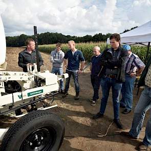 Na de centrale lezing werd de groep opgedeeld en volgde een aantal workshops. Loonwerker Harry Koonstra uit Balkbrug (OV), de loonwerker van Topmaisteler Jan Hemstede, vertelde alle ins en outs over de werking en het toepassen van de Verisscan.