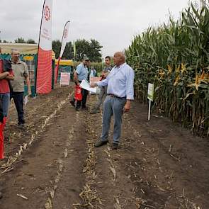 Verschillende maïszaadveredelaars waren van de partij. Zij probeerden bezoekers te overtuigen van de rassen van hun bedrijf. Ook Agrifirm presenteerde diverse rassen en rassenmengsels. De verschillende rassen lijken dit jaar allen een forse opbrengst te l