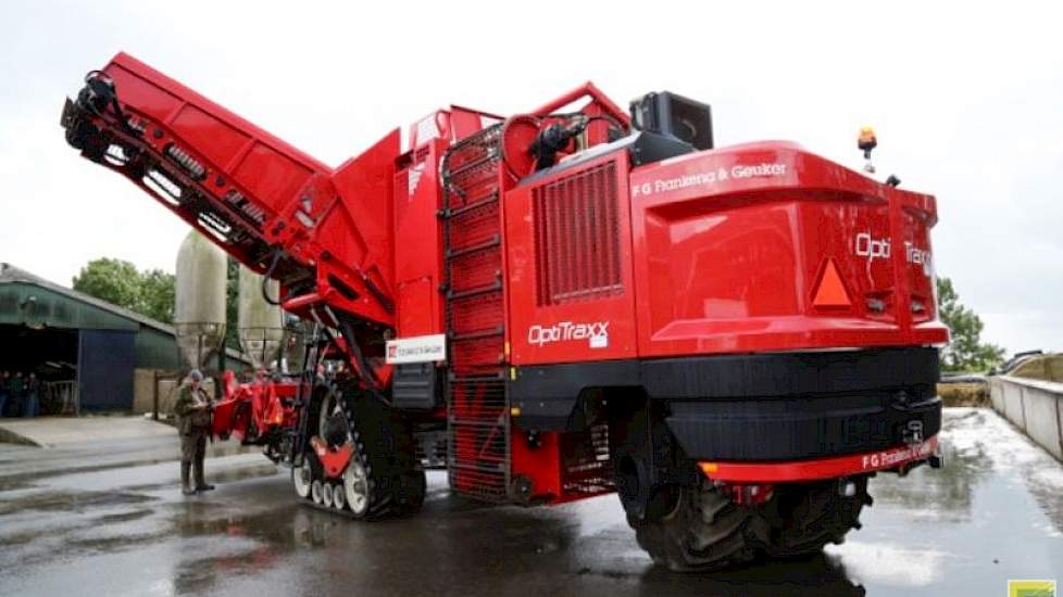 De bieten worden normaal vanaf half oktober gerooid, na de maïs. Vanwege de demodag was er alvast een halve bunder geoogst door het naburige landbouwmechanisatiebedrijf RosierGreidanus. Die gebruikt daarvoor een indrukwekkende bietenrooier, voorzien van r