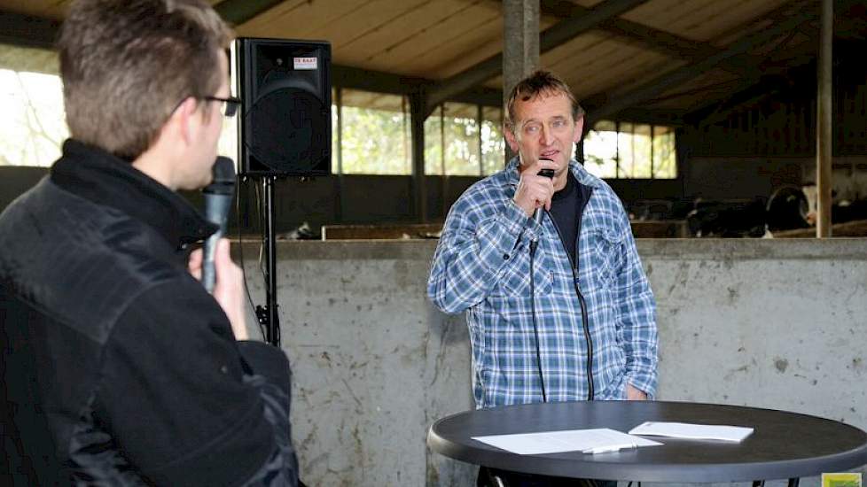 Melkveehouder Eddy Gras ging in een workshop in gesprek met de aanwezige veehouders over hoe zij met hun grasland- en inkuilmanagement omgingen. Verschillende onderwerpen passeerden de revue, waaronder wel of niet in twee keer (kunst)mest rijden, het soor