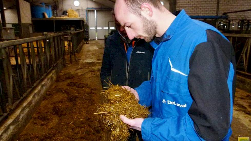 Ook het droogstandsrantsoen wordt aan een kritische blik onderworpen. De Kruijf is erg enthousiast over dit rantsoen. „Het wordt gemengd gewikkeld in balen. Daarvoor laat een ik een pers komen en mengen we voor een langere periode het droogstandsrantsoen.