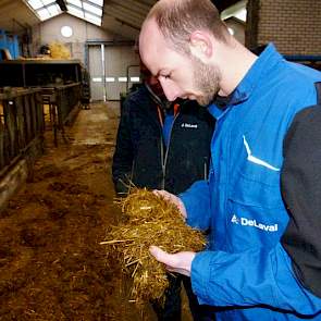 Ook het droogstandsrantsoen wordt aan een kritische blik onderworpen. De Kruijf is erg enthousiast over dit rantsoen. „Het wordt gemengd gewikkeld in balen. Daarvoor laat een ik een pers komen en mengen we voor een langere periode het droogstandsrantsoen.