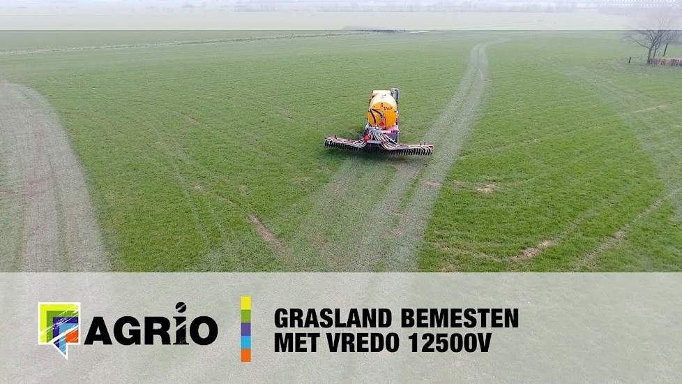 Grasland bemesten met Vredo 12500V  -  Agrio