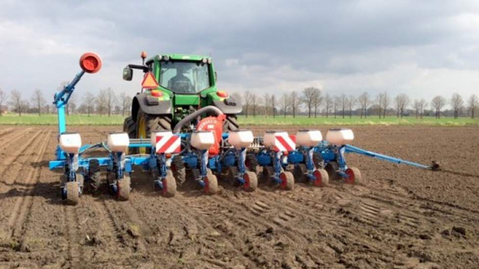 Etalageveld inzaaien door loonbedrijf Verhoeven uit Aarle Rixtel.