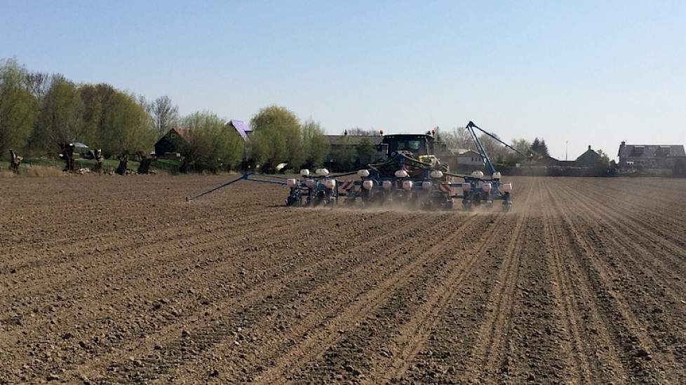 Op 21 april inzaai van mais in De Heen