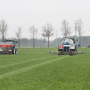 De aan het project deelnemende boeren bemesten een gedeelte van hun land met de Groene Weide Meststof en een ander gedeelte op de gangbare manier met kunstmest. De resultaten worden vergeleken.