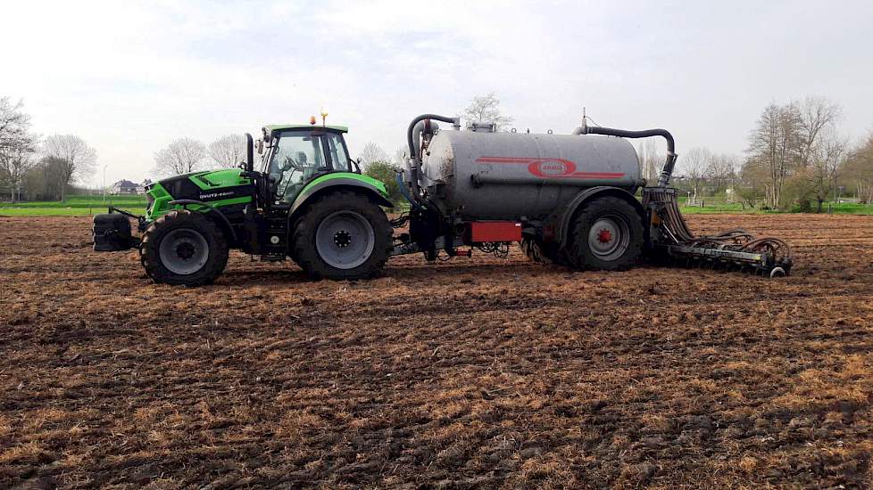 Deze deelnemer uit Staphorst reed 17 april drijfmest en vaste mest uit.