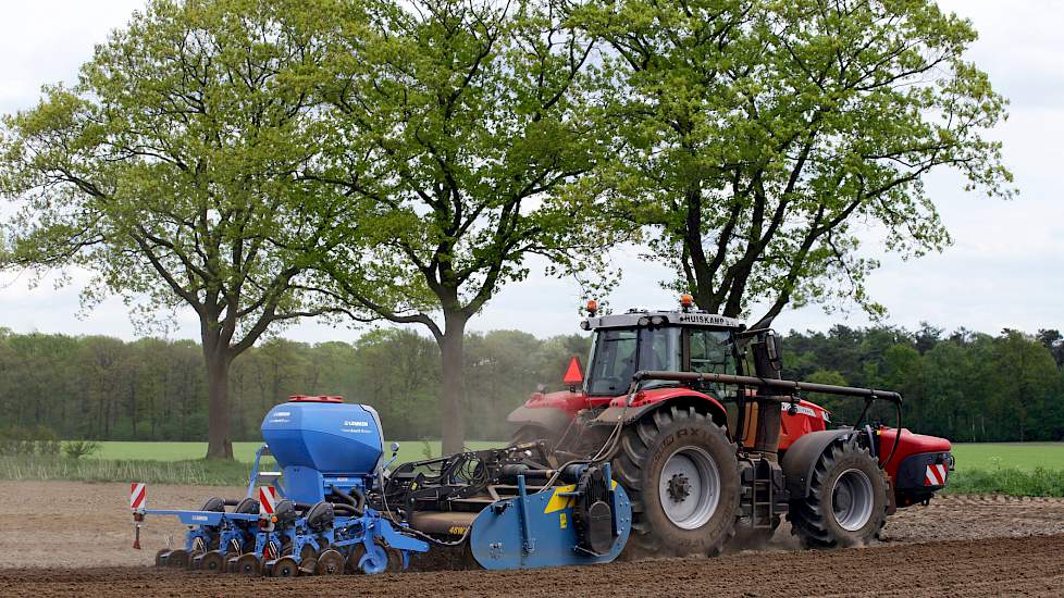 Er worden niet meer zaden per hectare gezaaid, zoals wel het geval is met de 'stereo' zaaimethode, waarbij de planten twee aan twee naast elkaar worden in gezaaid.