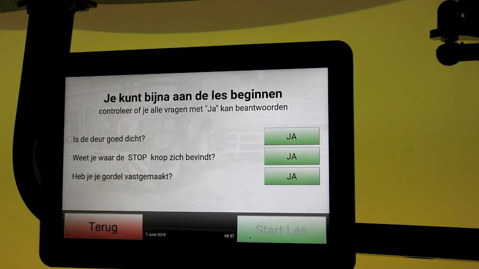 De trekkersimulator kan ook op beurzen staan en het is goed mogelijk dat ook dealers er hun klanten, akkerbouwers of wie dan ook, in wegwijs kunnen maken.